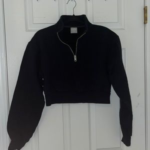 Aritzia Tna Cozy fleece perfect 1/4 zip Size small. Cropped 1/4 zip sweater